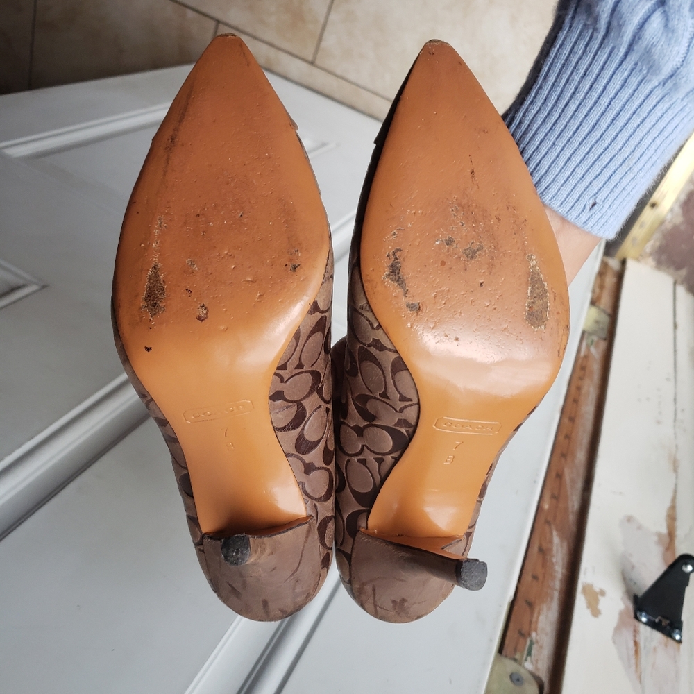 COACH Luca Signature Jacquard Monogram Brown Tan Leather Pointed Toe Pumps Sz 7 - Picture 10 of 15